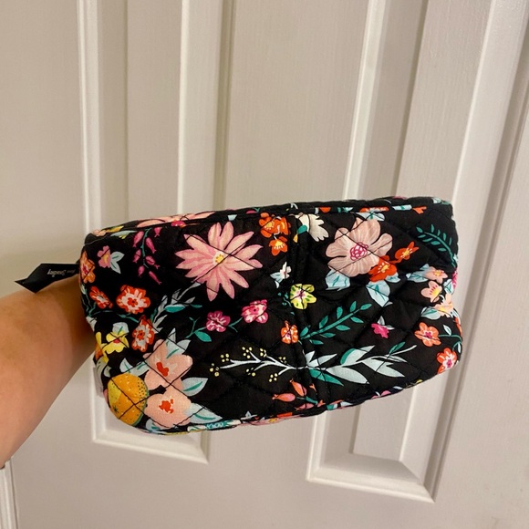 VERA BRADLEY TANGERINE TWIST TRAVEL COSMETIC BAG NWT ORANGE INTERIOR HANDLE CUTE - Picture 8 of 16